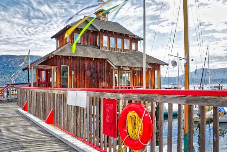 COWICHAN BAY, BC Visitor In Victoria